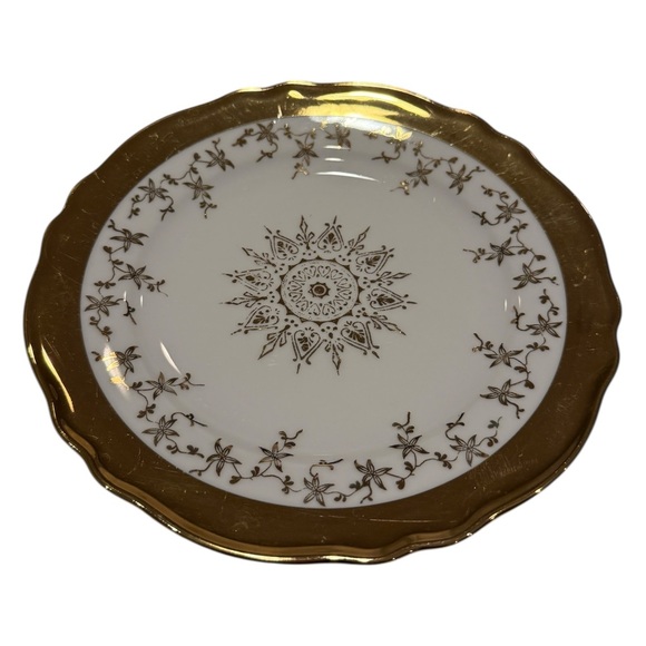 K&A Krautheim Selb Bavaria German Porcelain Lunch, Dessert,Salad Plate Scalloped - Picture 5 of 11